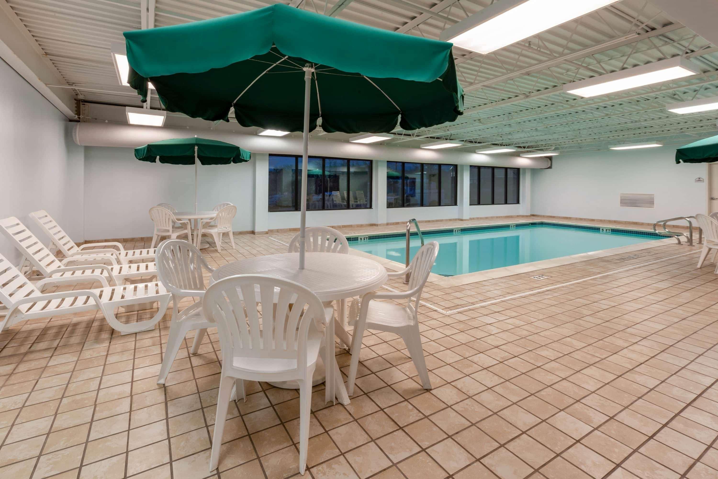 Hotel Wingate By Wyndham Erie Exterior foto